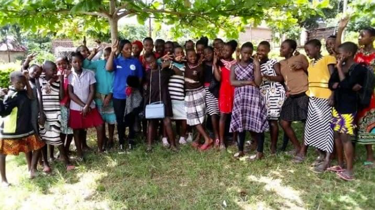Látkové vložky jako pomoc ženám do Ugandy