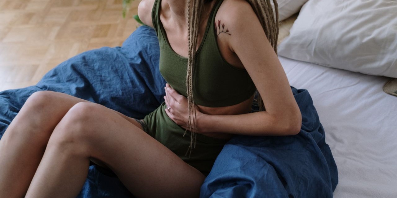 Lepek, laktóza a menstruační křeče: Může jídlo skutečně zhoršovat bolestivou menstruaci?