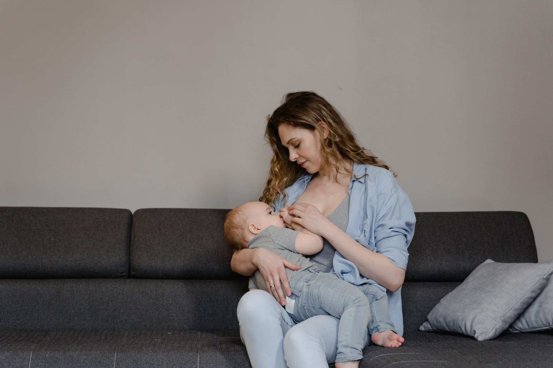 Biorytmy a intimní hygiena: Proč je vaginální epitel v nočních hodinách zranitelnější?