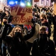 Ciocia Czesia - Polsko a ilegální potraty